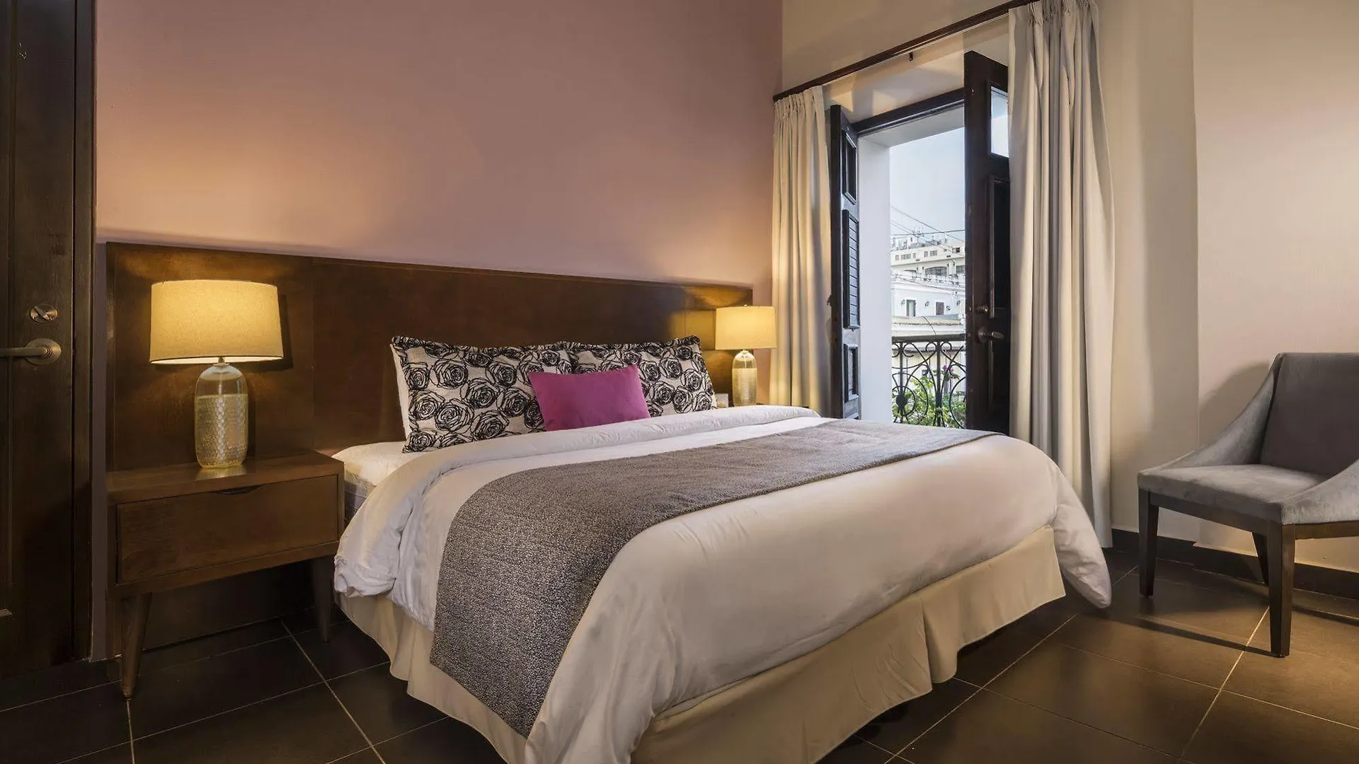 Decanter Hotel San Juan 3*,